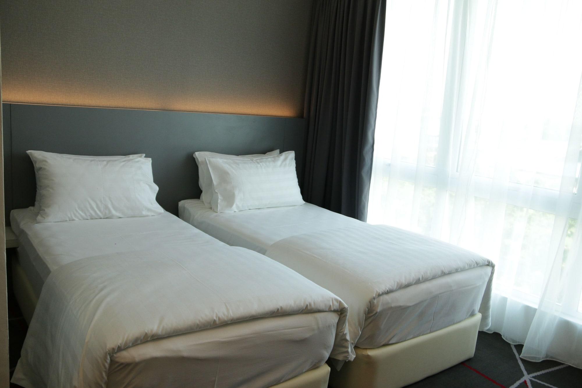 Amerin Hotel Johor Bahru Esterno foto