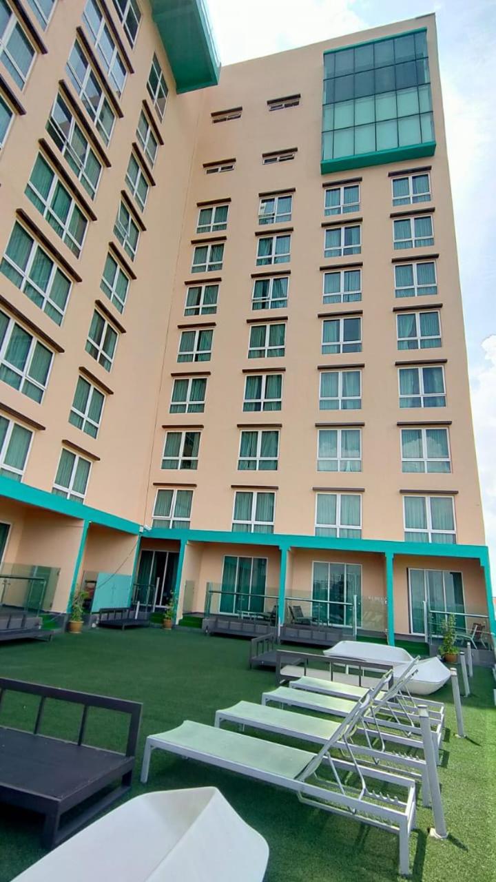Amerin Hotel Johor Bahru Esterno foto