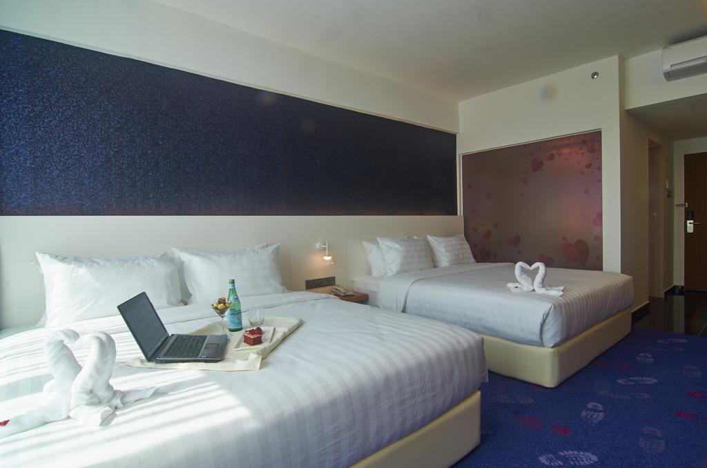 Amerin Hotel Johor Bahru Esterno foto