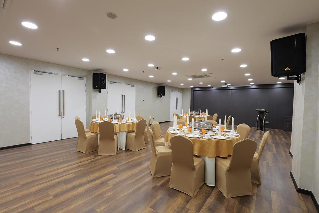 Amerin Hotel Johor Bahru Esterno foto