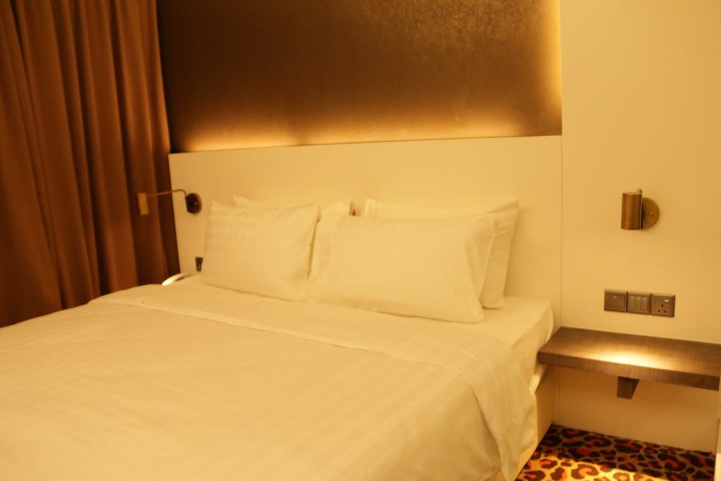 Amerin Hotel Johor Bahru Esterno foto