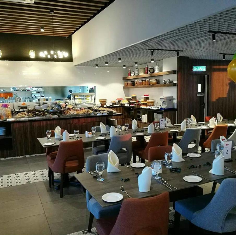 Amerin Hotel Johor Bahru Esterno foto