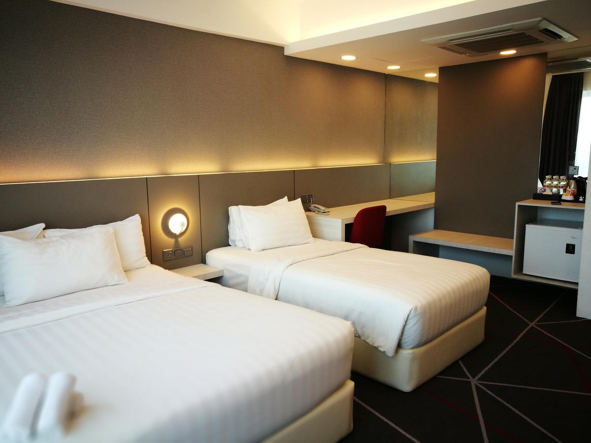 Amerin Hotel Johor Bahru Esterno foto