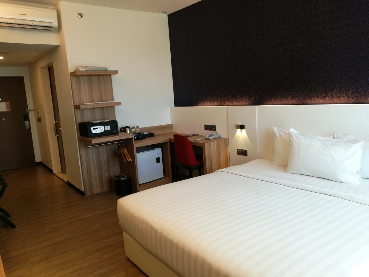 Amerin Hotel Johor Bahru Esterno foto