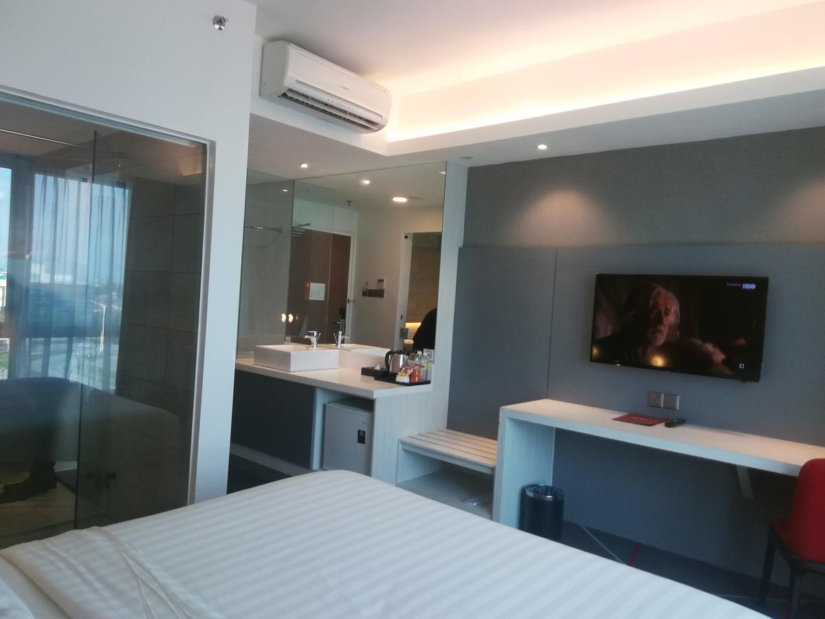 Amerin Hotel Johor Bahru Esterno foto