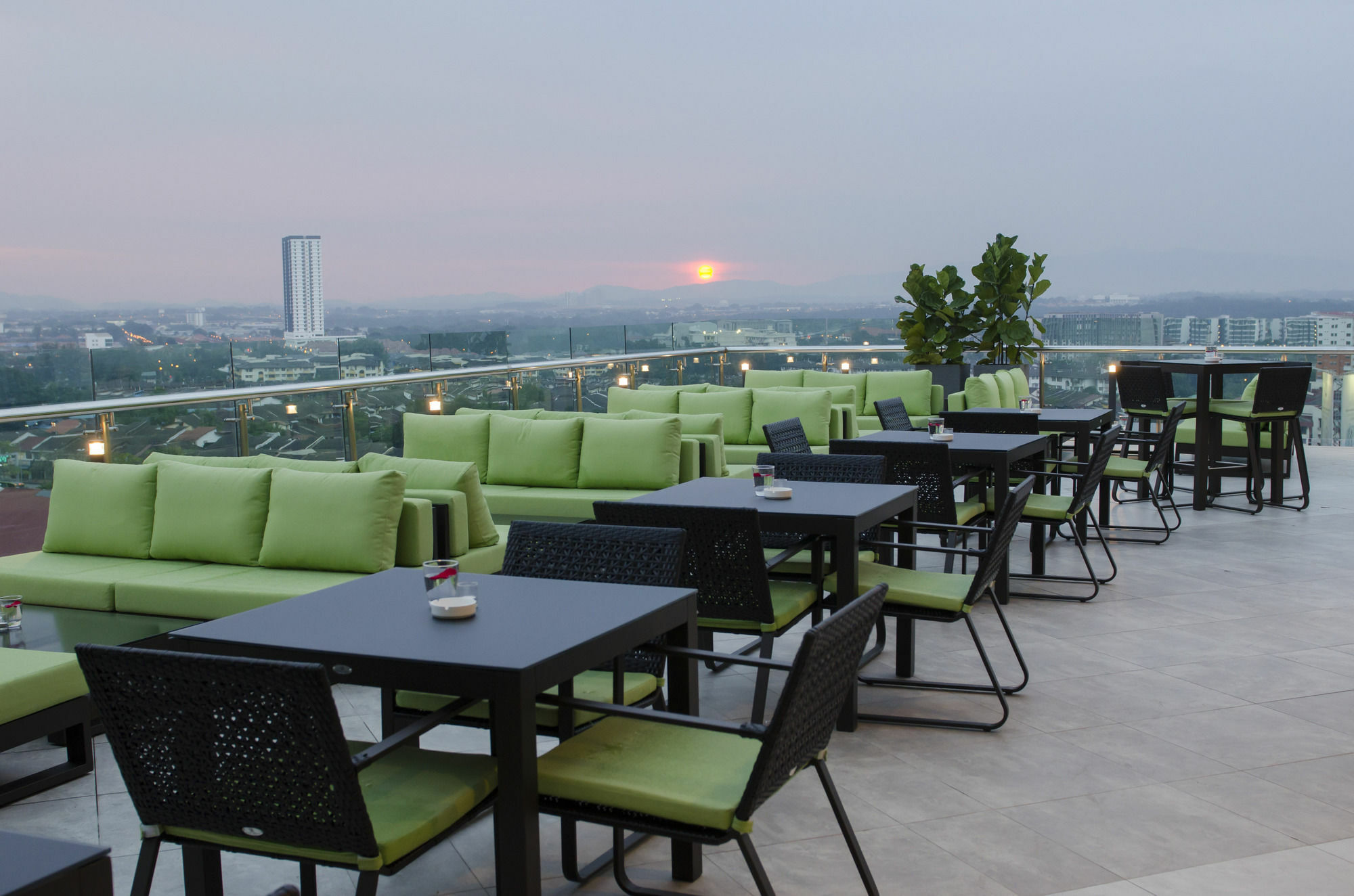 Amerin Hotel Johor Bahru Esterno foto